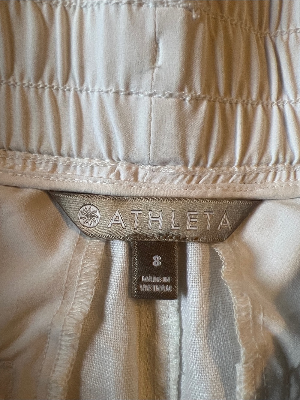 Athleta Women’s 100% Linen 4 inch shorts Beige Size 8 Sporty Lightweight Lounge - Picture 3 of 10